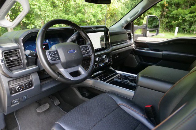 Used 2025 Ford F350 Lariat w/ Lariat Ultimate Package AWD/4WD image 2