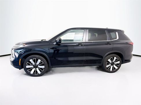 Used 2025 Mitsubishi Outlander SE image 26