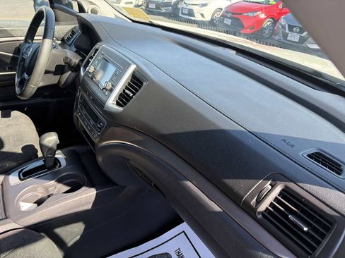Used 2019 Honda Pilot LX image 30