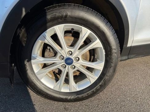 Used 2018 Ford Escape SE w/ Ford Safe & Smart Package FWD image 9