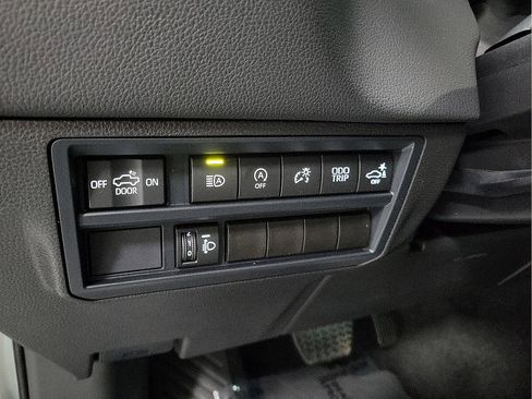 Used 2025 Toyota Tundra Limited AWD/4WD image 14