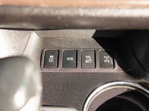 Used 2017 Toyota Highlander Limited image 28