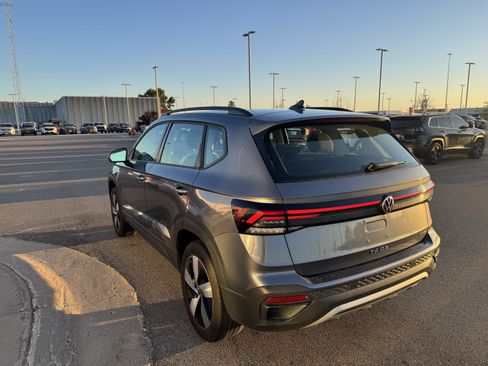 Used 2025 Volkswagen Taos S AWD/4WD image 5