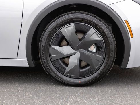 Used 2026 Toyota Prius Plug-In Hybrid image 4