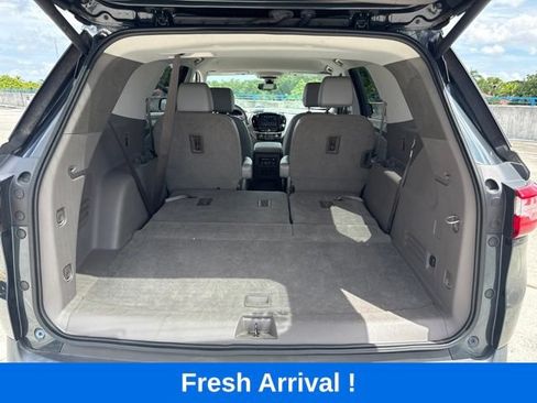 Used 2019 Chevrolet Traverse LT w/ LT Premium Package FWD image 4