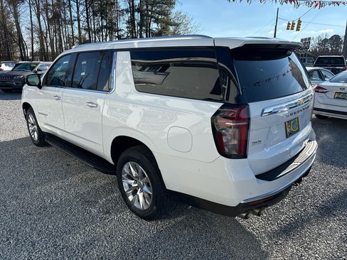 Used 2023 Chevrolet Suburban Premier image 3