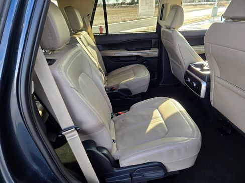 Used 2024 Ford Expedition Limited image 11