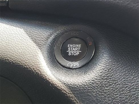 Used 2020 Jeep Cherokee Trailhawk w/ Cold Weather Group image 16