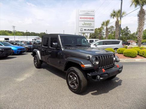 Certified 2021 Jeep Gladiator Sport AWD/4WD image 1
