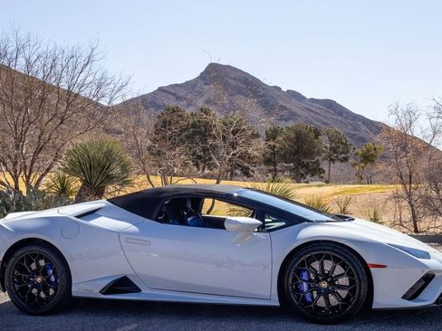 Used 2022 Lamborghini Huracan EVO image 6