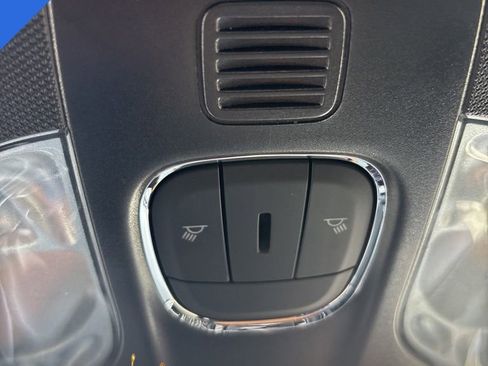 Used 2023 Jeep Compass Latitude image 38