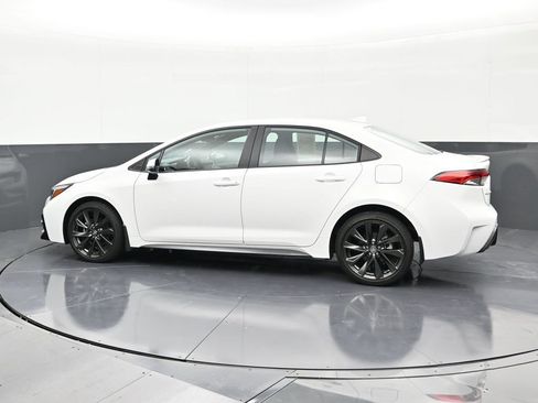 Used 2025 Toyota Corolla SE FWD image 2