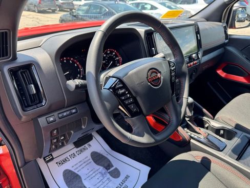 Used 2025 Nissan Frontier PRO-4X image 18