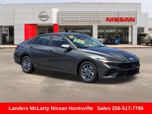 Used 2024 Hyundai Elantra SEL FWD image 1
