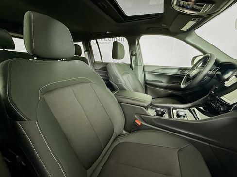 New 2025 Jeep Grand Cherokee Laredo X w/ Luxury Tech Group I AWD/4WD image 28