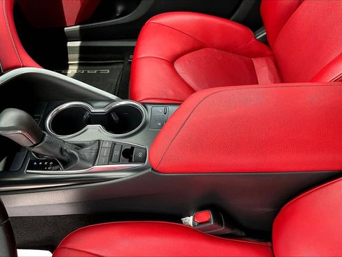 Used 2019 Toyota Camry XSE FWD image 18