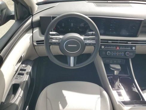 Certified 2025 Hyundai Tucson SE image 15