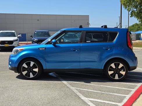 Used 2018 Kia Soul + FWD image 6