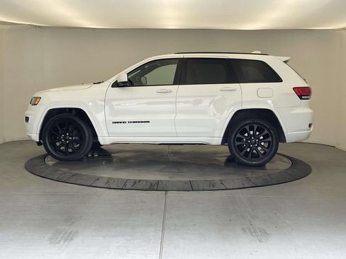 Used 2018 Jeep Grand Cherokee Altitude AWD/4WD image 2
