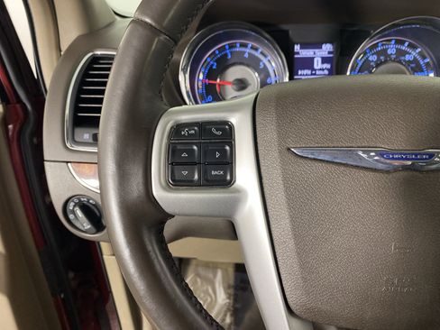 Used 2014 Chrysler Town & Country Touring FWD image 21