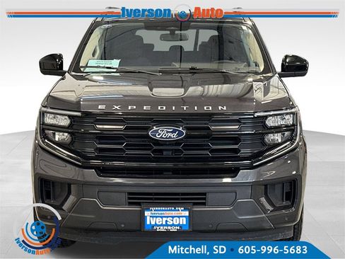 Used 2025 Ford Expedition Active AWD/4WD image 3