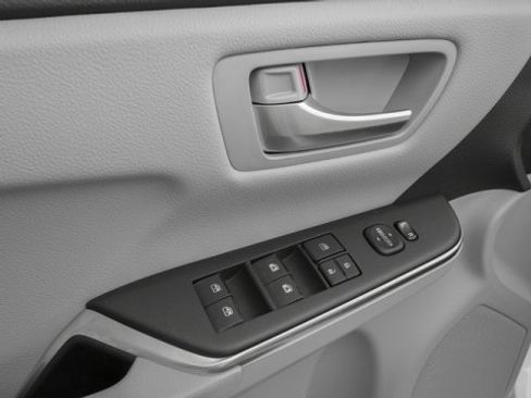 Used 2017 Toyota Camry SE image 23