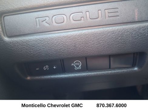 Used 2025 Nissan Rogue S FWD image 17