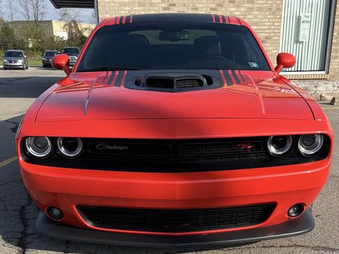 Used 2018 Dodge Challenger R/T Scat Pack RWD image 2