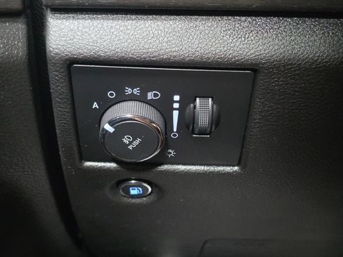Used 2017 Jeep Grand Cherokee Altitude AWD/4WD image 36