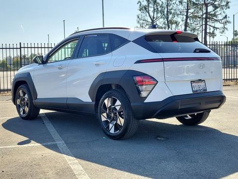 Used 2025 Hyundai Kona SEL FWD image 3