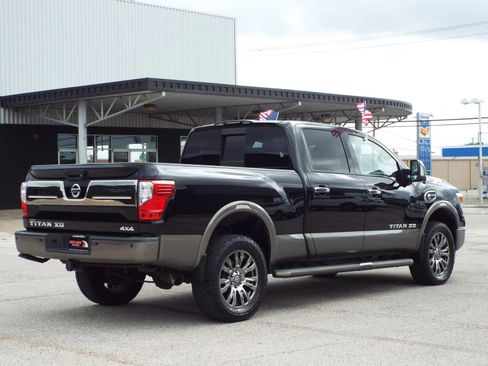 Used 2018 Nissan Titan Platinum Reserve w/ Platinum Utility Package image 8