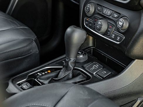 Used 2020 Jeep Cherokee Limited image 31