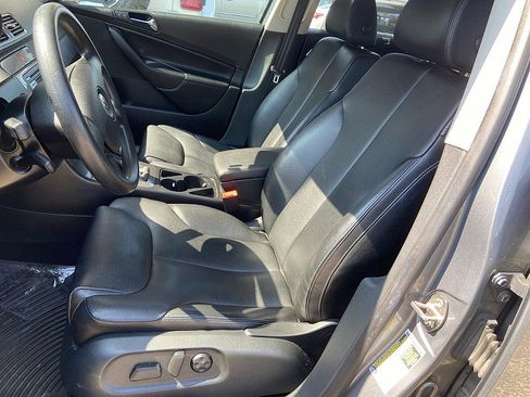 Used 2008 Volkswagen Passat 2.0T image 8