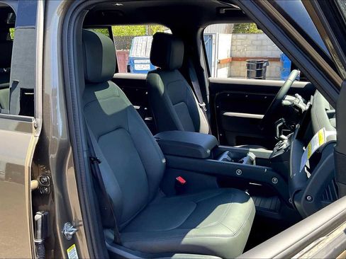 New 2025 Land Rover Defender 110 X-Dynamic SE image 31