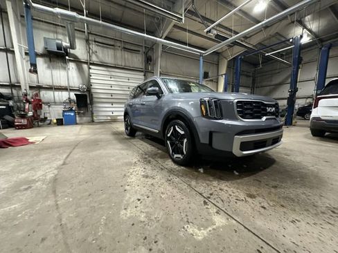Certified 2024 Kia Telluride S w/ S Sunroof Package image 11