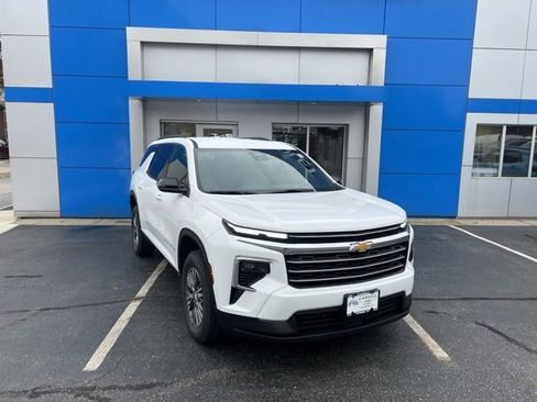 New 2026 Chevrolet Traverse LT w/ LPO, Floor Liner Package image 3