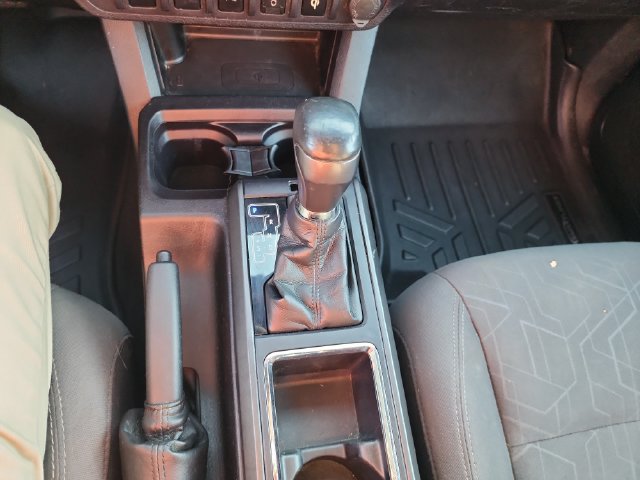 Used 2017 Toyota Tacoma TRD Off-Road AWD/4WD image 18