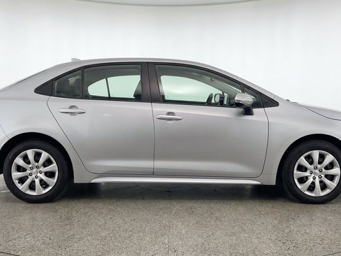 Used 2025 Toyota Corolla LE FWD image 11