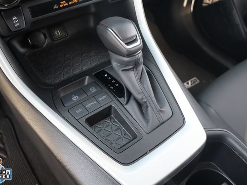 Used 2025 Toyota RAV4 XLE Premium w/ Blackout Package (GST) FWD image 17