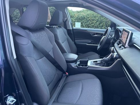 Used 2025 Toyota RAV4 XLE image 37
