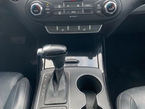 Used 2017 Kia Sorento SX image 18