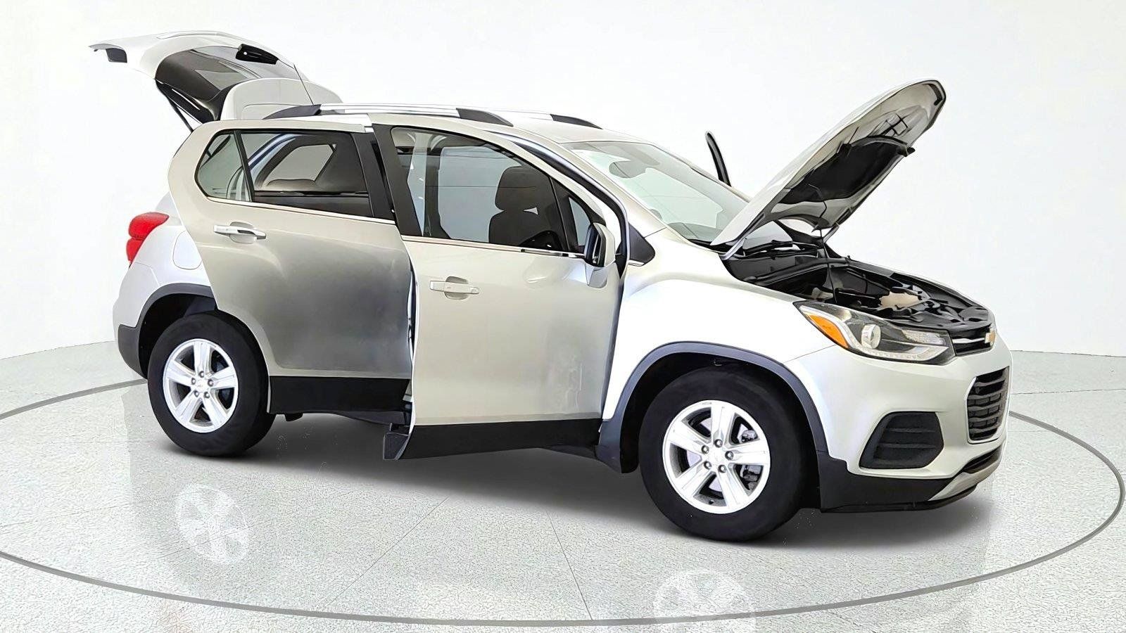 Used 2020 Chevrolet Trax LT w/ LT Convenience Package FWD image 11