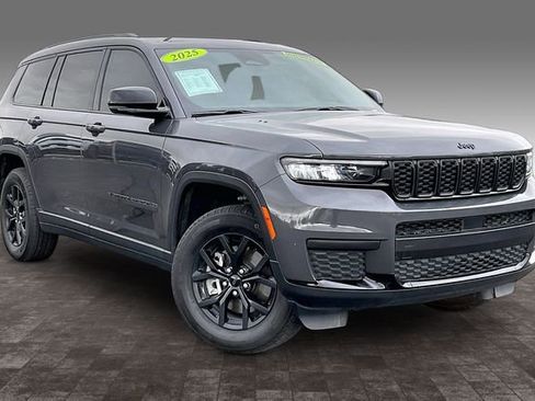 Used 2025 Jeep Grand Cherokee L Altitude image 11