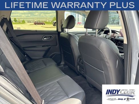 Used 2025 Nissan Rogue Platinum w/ Tech Package FWD image 13