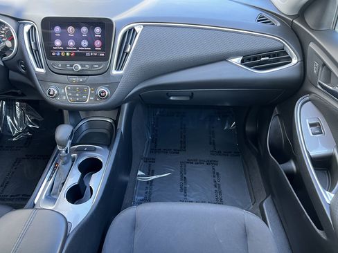 Used 2021 Chevrolet Malibu LT image 34