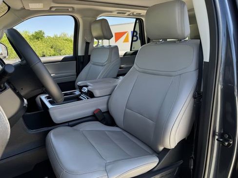 Certified 2025 Ford Expedition Active image 24