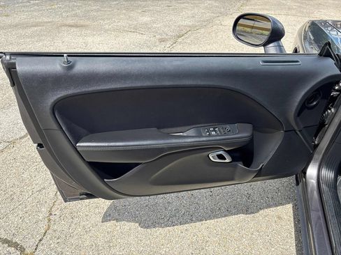 Used 2019 Dodge Challenger SXT RWD image 9
