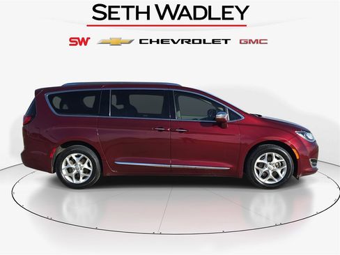 Used 2020 Chrysler Pacifica Limited image 8