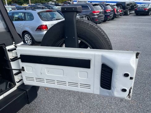 Used 2018 Jeep Wrangler Unlimited Sport w/ Connectivity Group AWD/4WD image 31