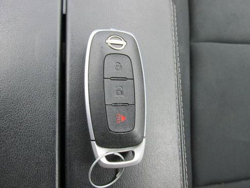 Used 2023 Nissan Rogue S AWD/4WD image 16